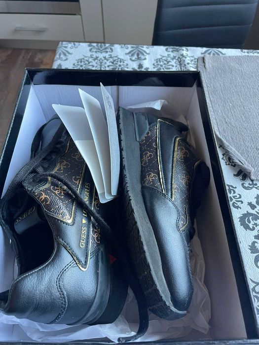 Продавам обувки GUESS номер 40