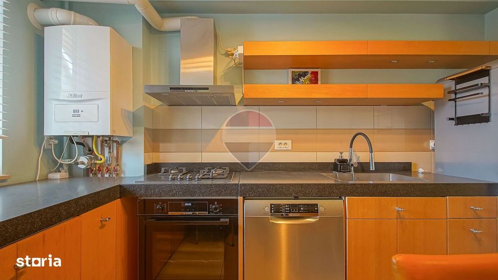 Apartament cu 3 camere de închiriat în zona Tractorul