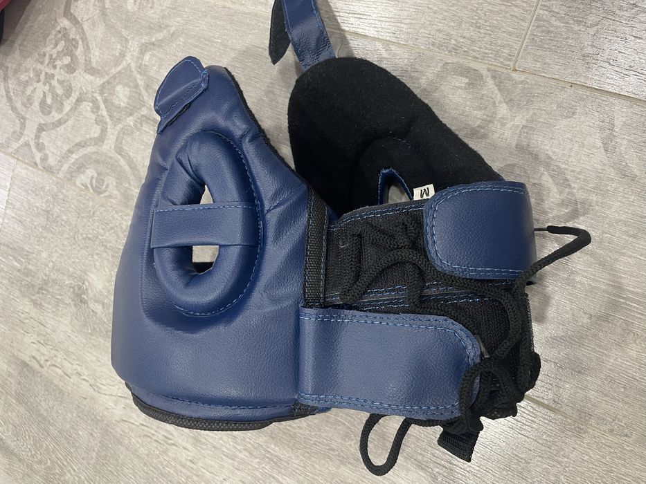 Перчатки, защитный шлем