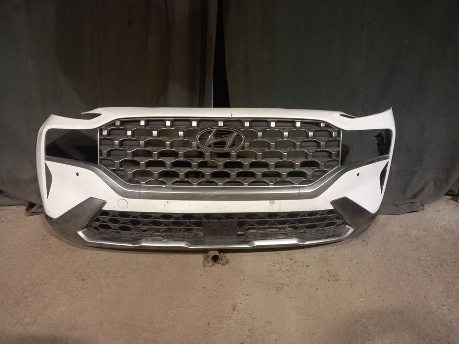 Продам б/у передний бампер Hyundai Santa Fe