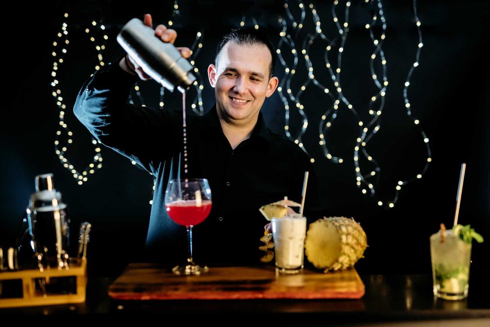 Cocktail bar mobil / Tort de shoturi / Evenimente Private