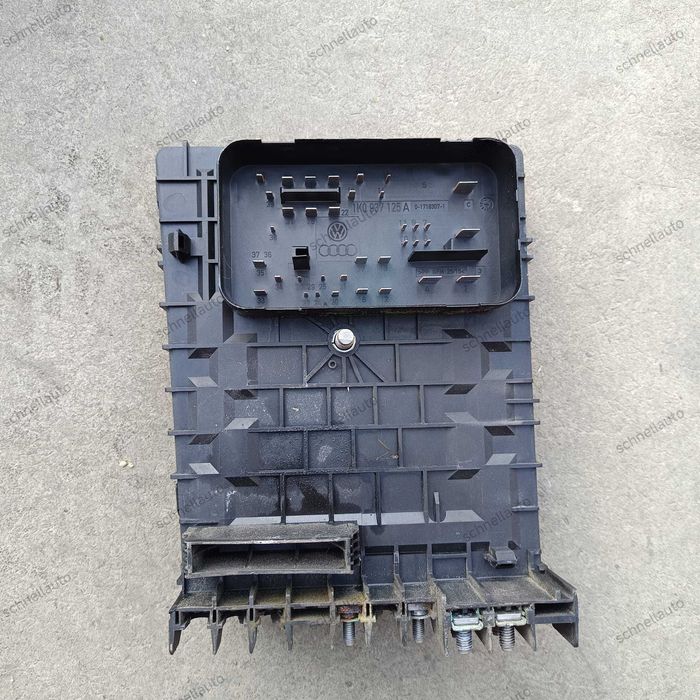 Panou tablou sigurante VW Golf 5 cod 1K0 937 125 A