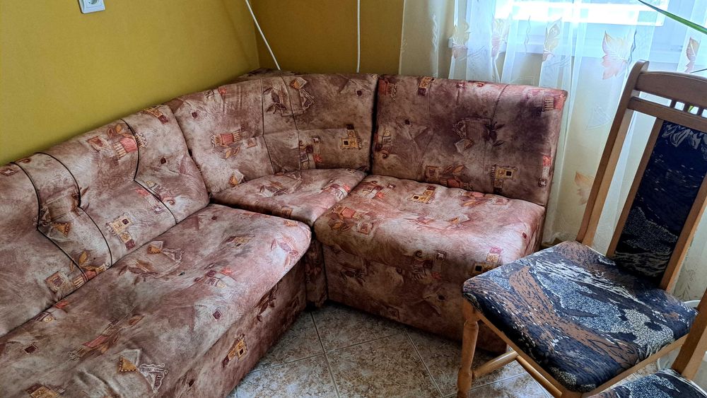 Кухненски ъглов диван с 3 бр тапицирани  стола