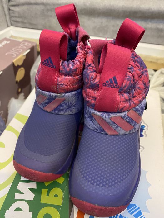 Продам осенние ботинки Adidas Original