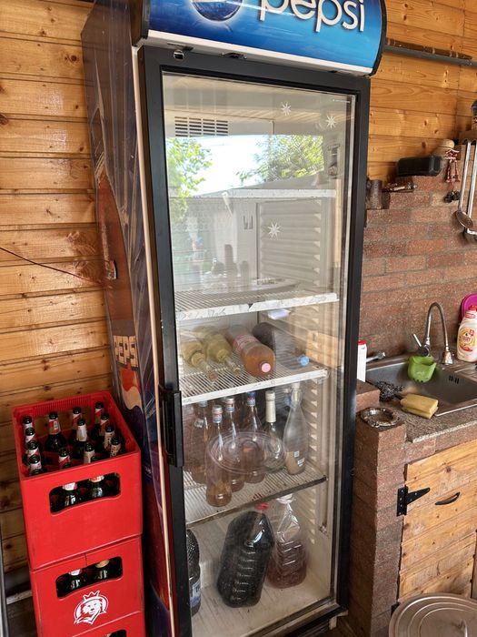 Doua vitrine frigorifice