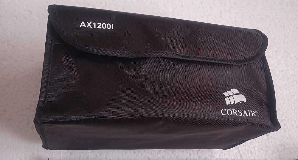 CORSAIR  ( несесер )