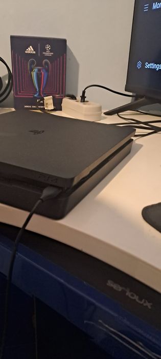 Ps 4 +2 manete+ 5jocuri