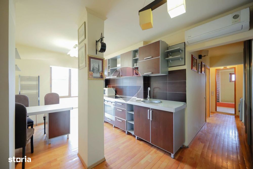 De vânzare apartament cu 3 camere, în zona Decebal