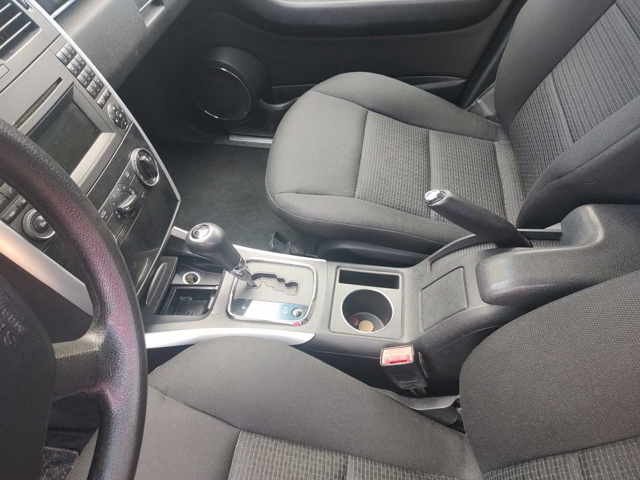 Mașina Mercedes b classe 180
