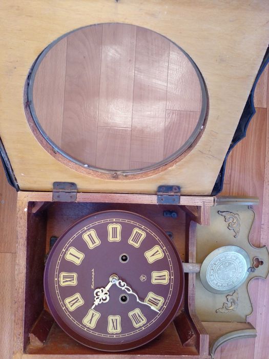 Продам часы настенные молния