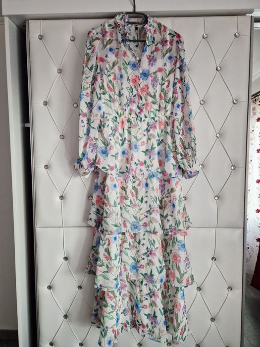 Rochie cu volane suprapuse