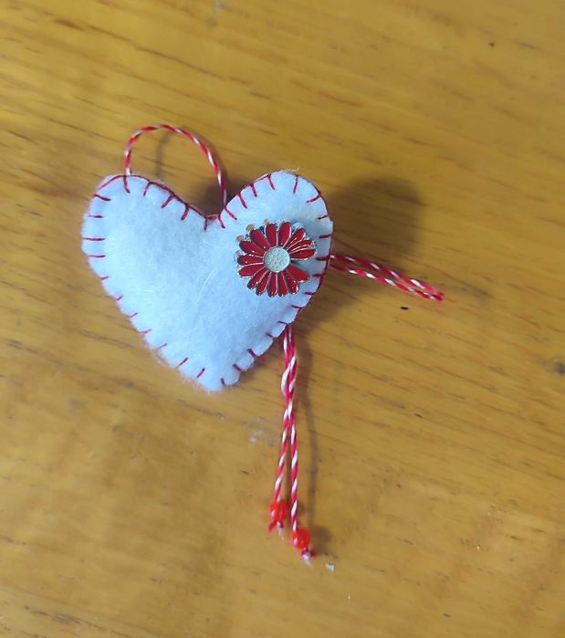 мартеница - брошка