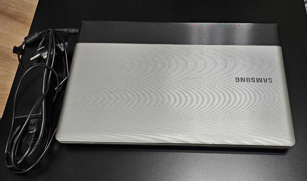Лаптоп Samsung Series 3 Intel® Core i3