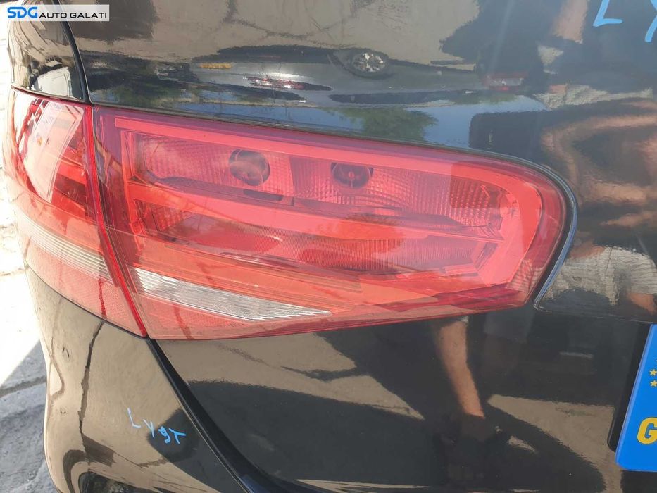 Stop Lampa Tripla Stanga de pe Capota Portbagaj Audi A4 B8 B8.5 Berlina Sedan FL Facelift 2012 - 2016 [1602]