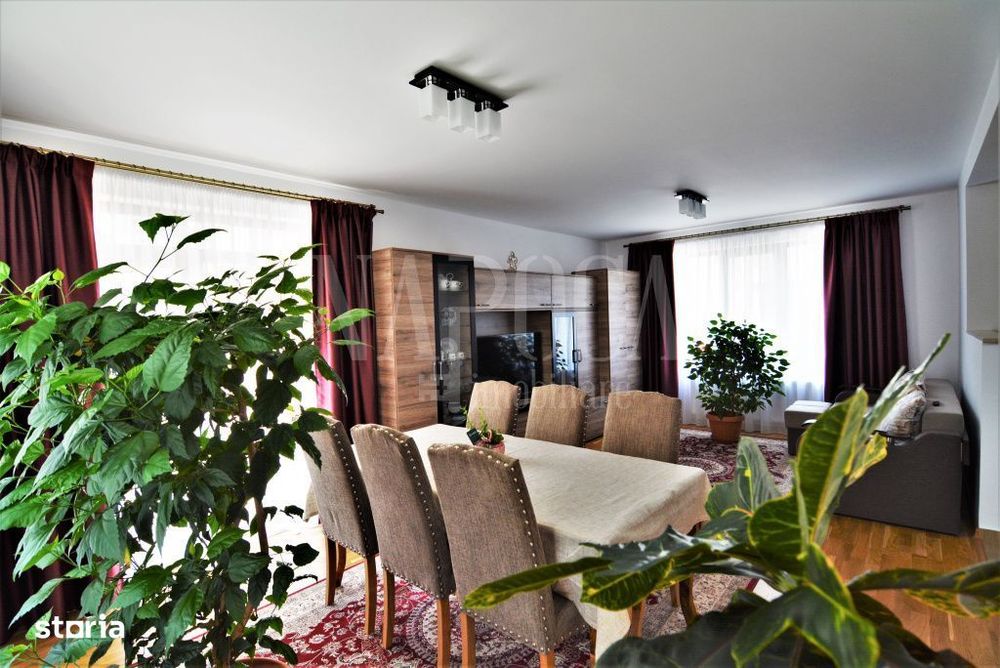 Casa 4 camere de vanzare in Floresti