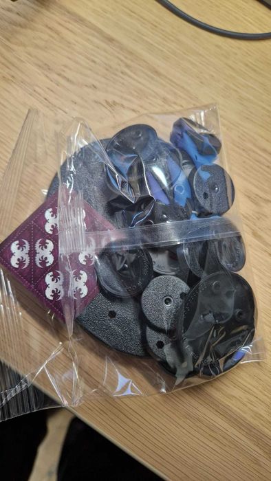 Warhammer 40K Tyranids - 10th edition Starter Set Box - on sprue