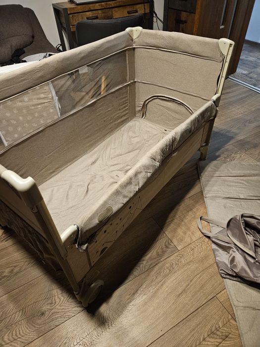 Сгъваема кошара Chipolino тип Next to me на две нива  с матрак