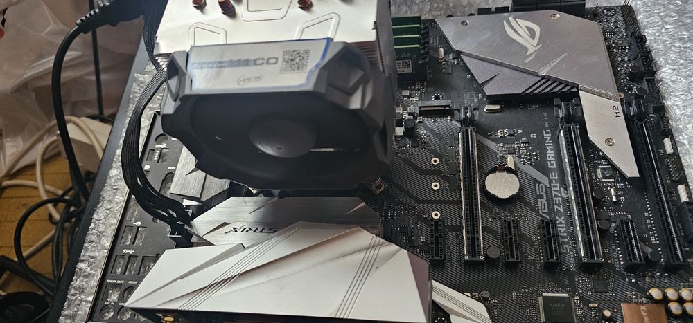 KIT Gaming i7 8700K+ Placa de baza ASUS ROG STRIX Z370-E GAMINGLA 800 RON