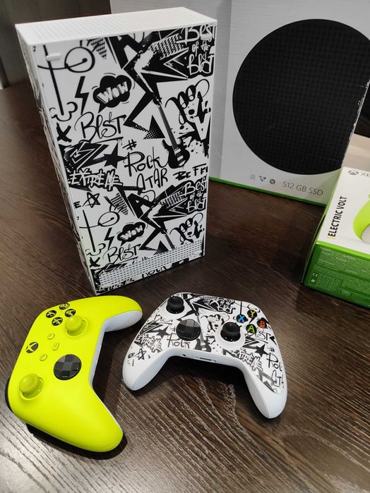 Продам консоль Xbox Series S