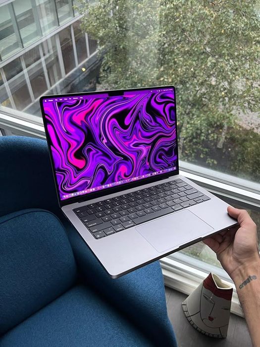 Macbook pro m3 , m1 max dan kuchli 97% 30 soatgach ayetadi quvati