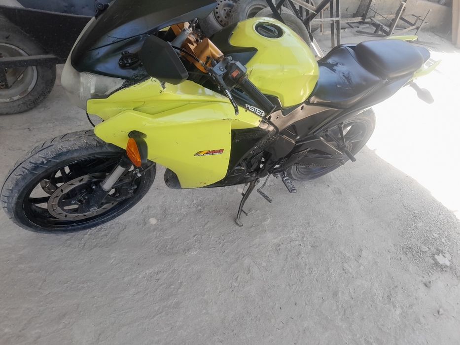 Honda 250 sotiladi, barter ham bor