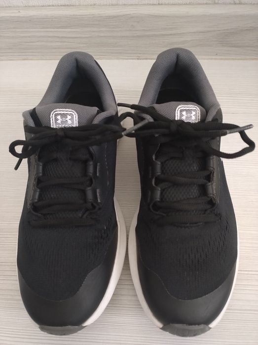 Маратонки UNDER ARMOUR,  размер 38.5