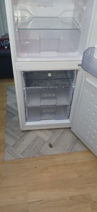 С доставкой холодильник продаю в отличном рабочем состояни Высота-1м92
