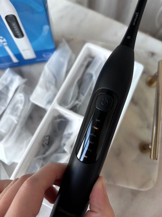 Periuța electrică NOUĂ SIGILATĂ