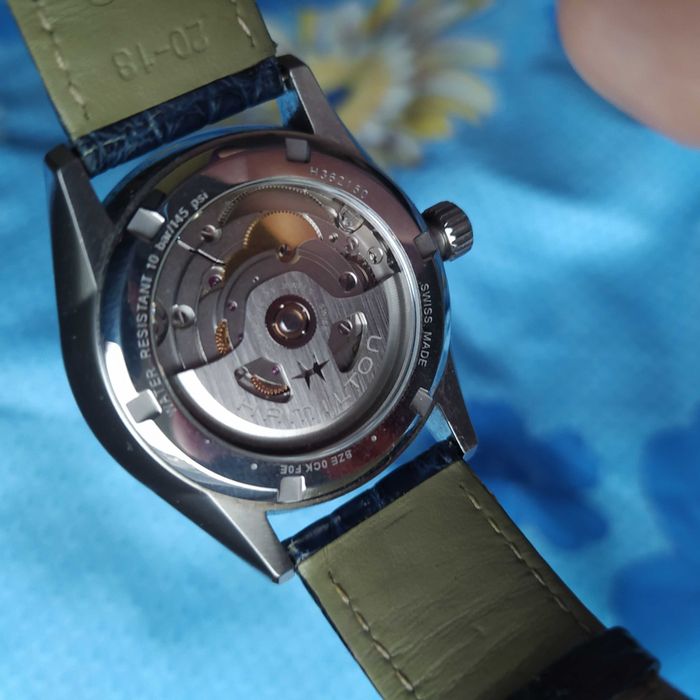 Колекция швейцарски часовници. ПОДАРЪК- нов кварцов часовник !