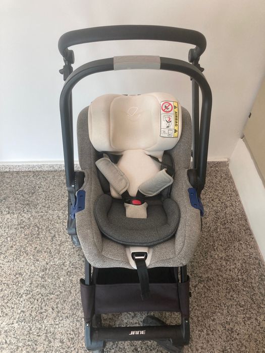 Бебешка количка 3 в 1 Jané Muum – кош за новородено и столче за кола. Подходяща от раждането до около 3–4 години (до 22 кг).