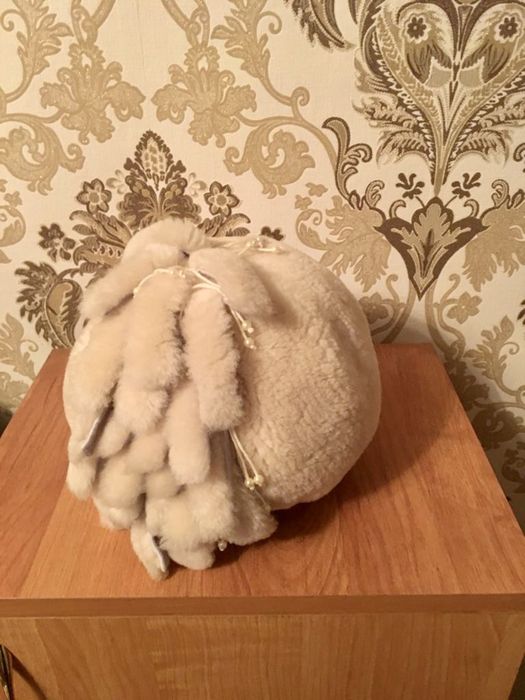 Шапка мутоновая , в отличном состоянии .