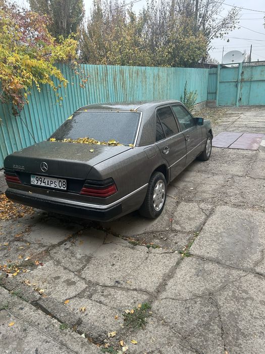 Мерседес 124 89года