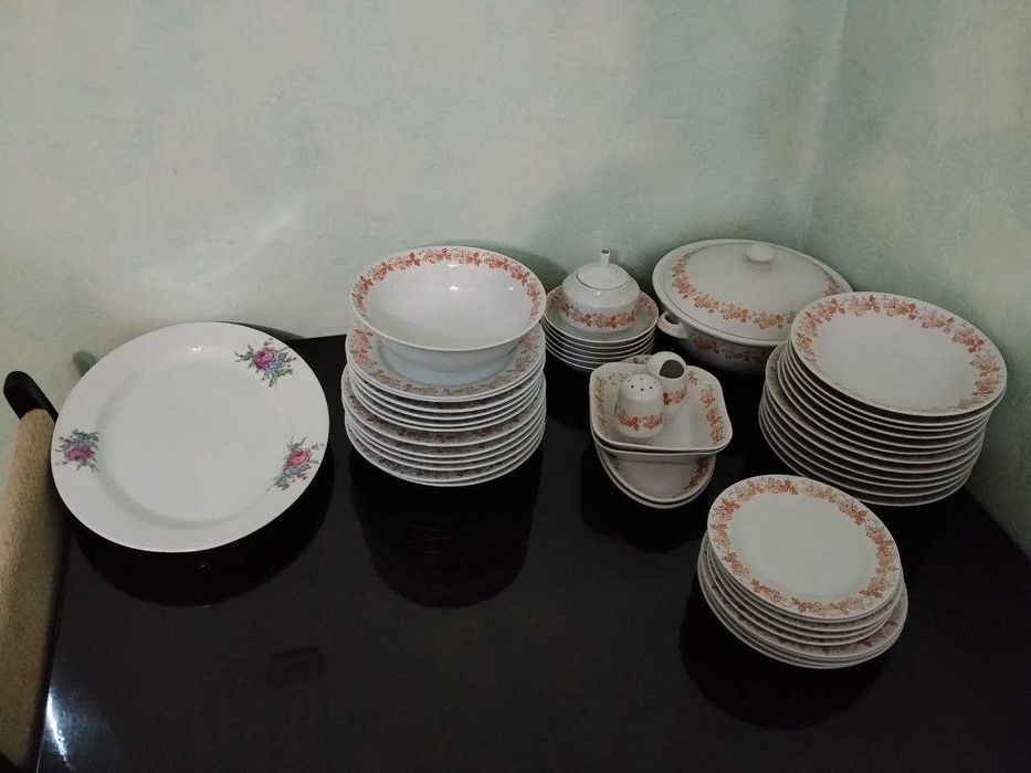 Два столовых сервиза