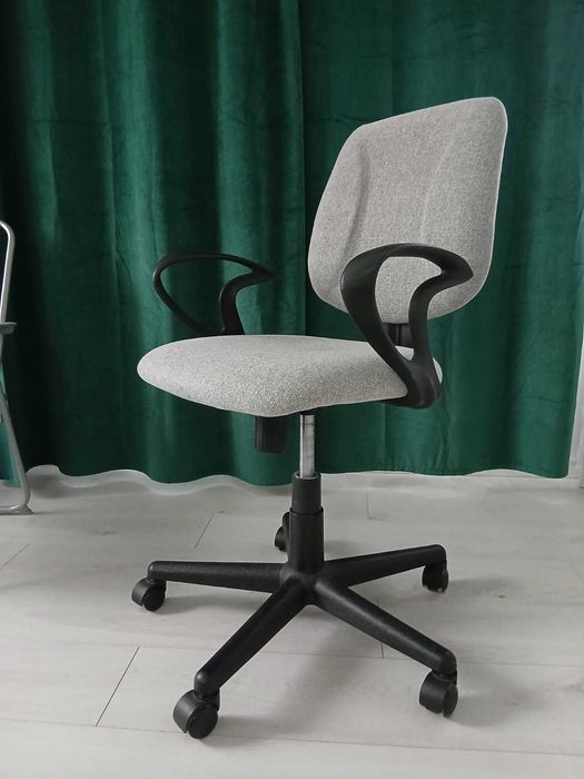 Scaun de birou gri – confortabil, stare 10/10