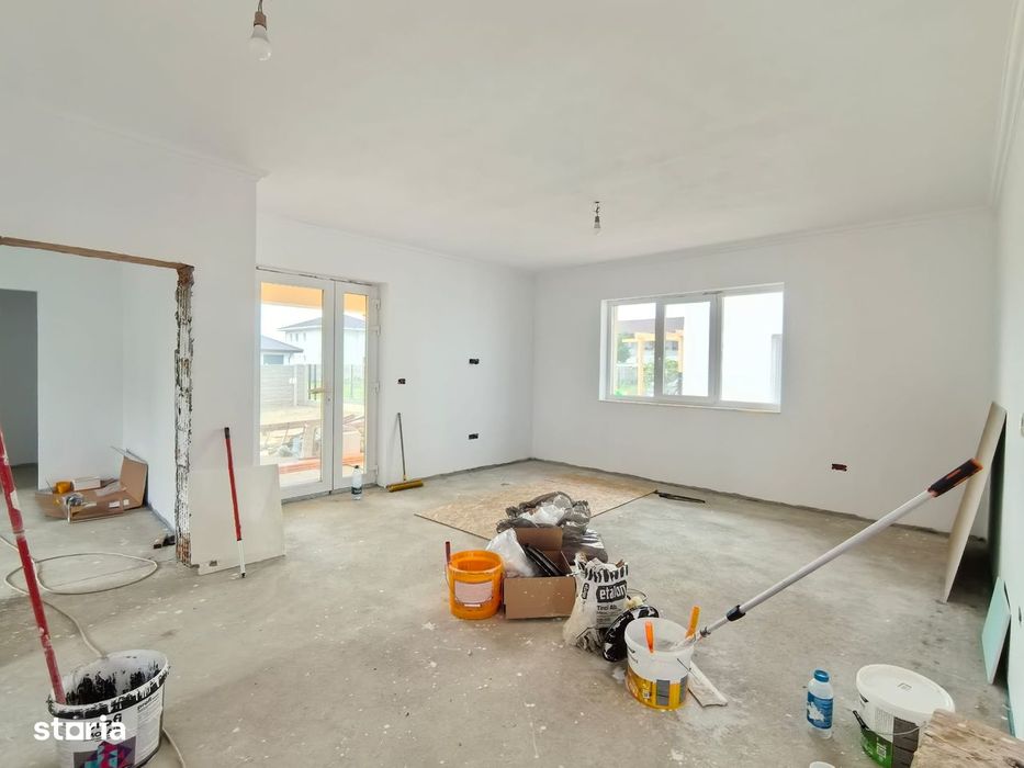 Casă nouă cu 3 camere,2 bai și curte privată imprejmuita si amenajata.
