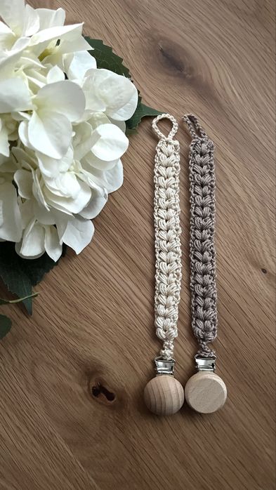 Lantisor pentru suzeta crosetat