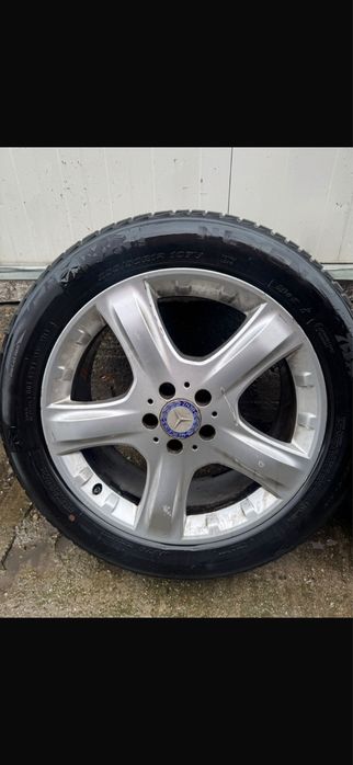 Jante gama Mercedes 8.5J%19H2 Et60 cu anvelope de iarnă 255/50/19 NEXEN , garanție , factura cu TVA inclus , livrare în țară prin curier rapid .