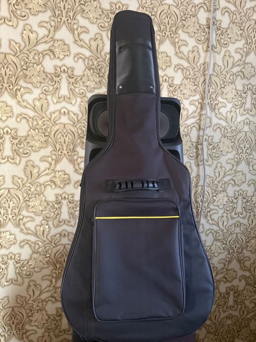 Продам гитару с сумкой для хранения