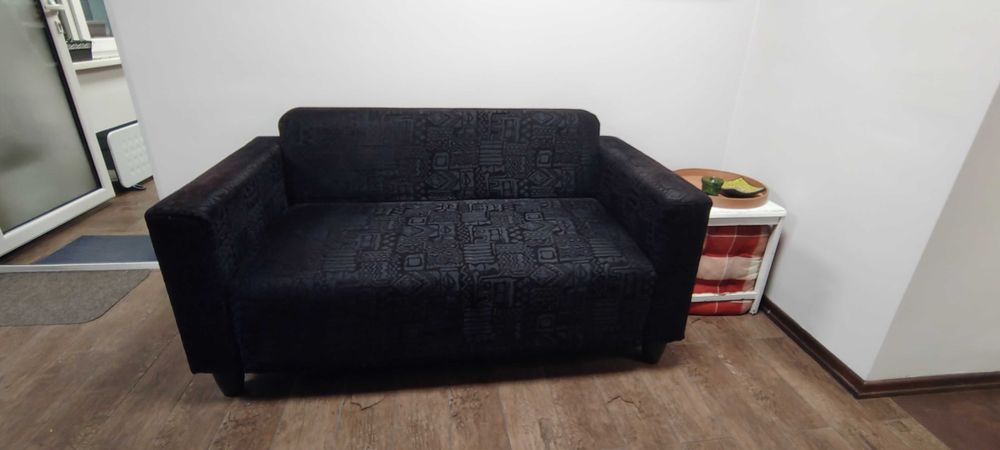 Продавам компактно диванче – 140×80×60 см, закупено от IKEA.