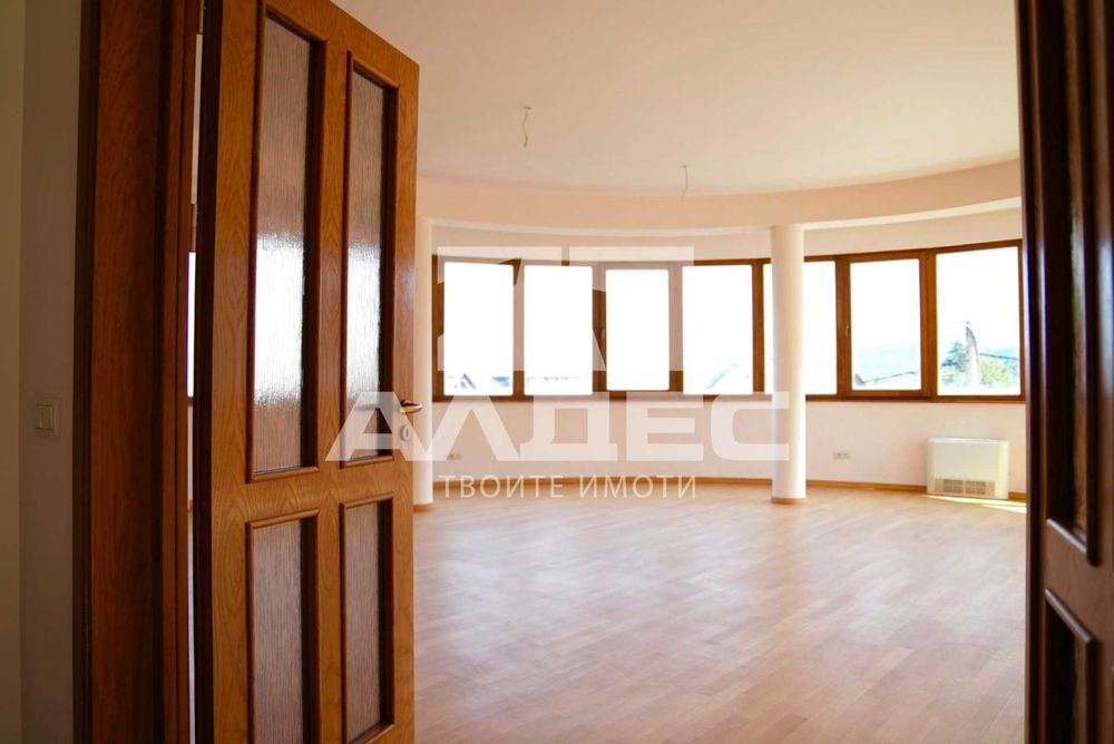 Дава се под наем Тристаен апартамент в София, Симеоново - 190 кв.м за 2184.33 € - Снимка #1