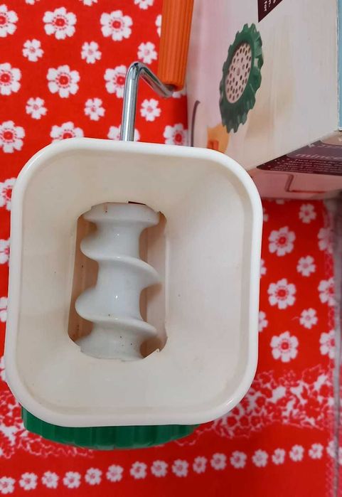 Masina de carne, frunte, legume