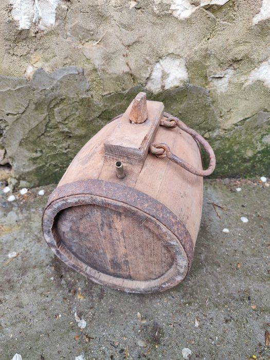 Дървен бъкел за вода