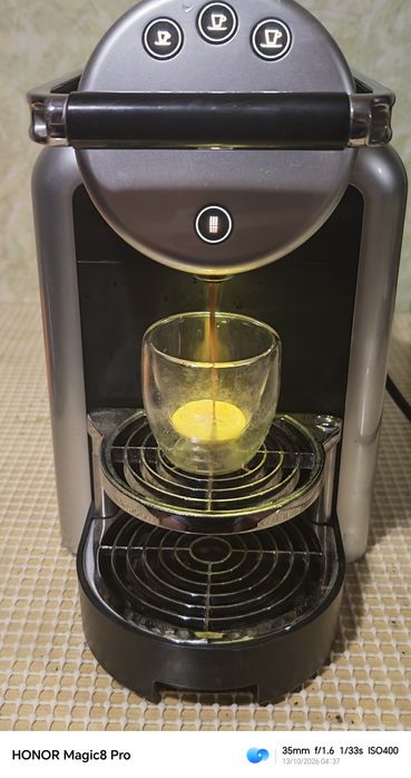 Nespresso Coffe Machine typ9737