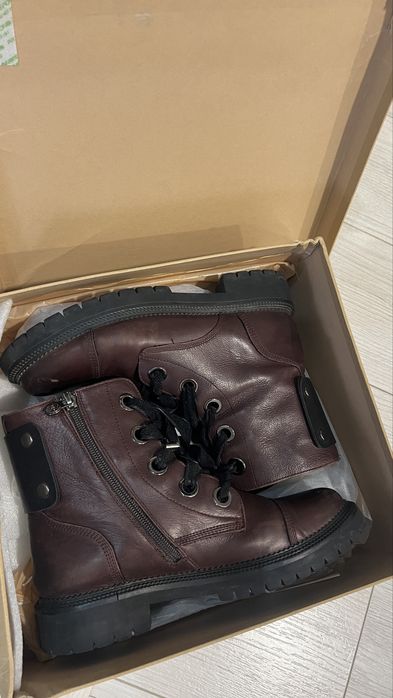 3 пары обуви за 10К