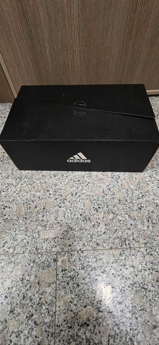 Маратонки Adidas!!