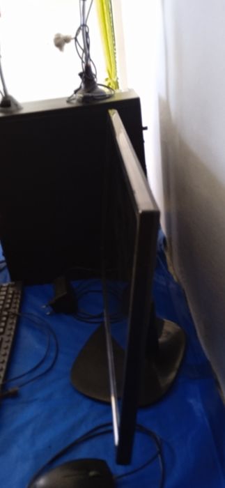 Kompyuter. Hamma narsasi bor. Holati zoʻr. yili yangi.