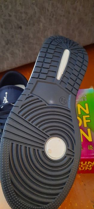 новые кроссовки синие