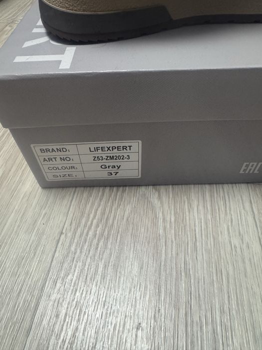 Продаю зимние женские ботинки