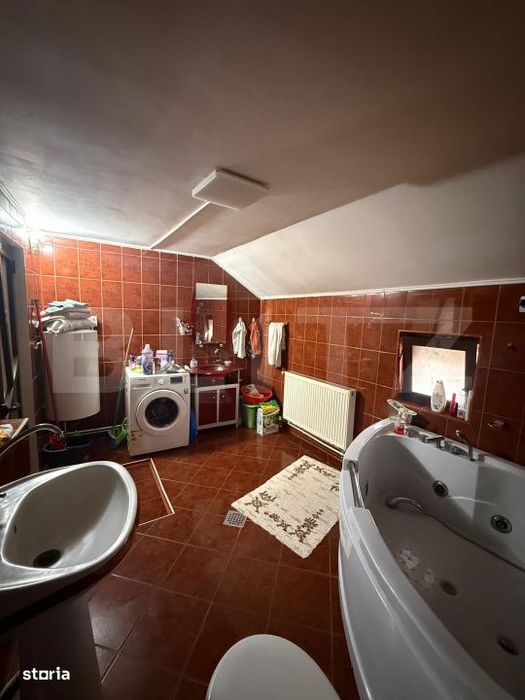 Casa de vanzare, la 11 km de Targu Jiu