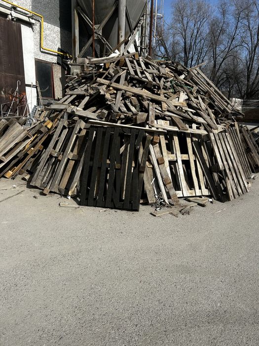 Отходы от поддонов, сломанные